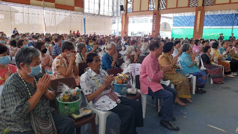 พิธีสระเกล้าดำหัวผู้สูงอายุ สืบสานประเพณีปี๋ใหม่เมือง